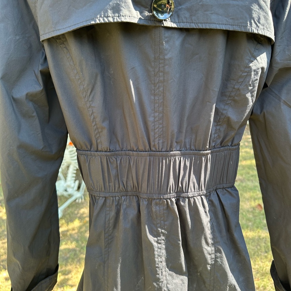 Bebe Shirred Waist Belted Rain Coat-Medium - Picture 4 of 4